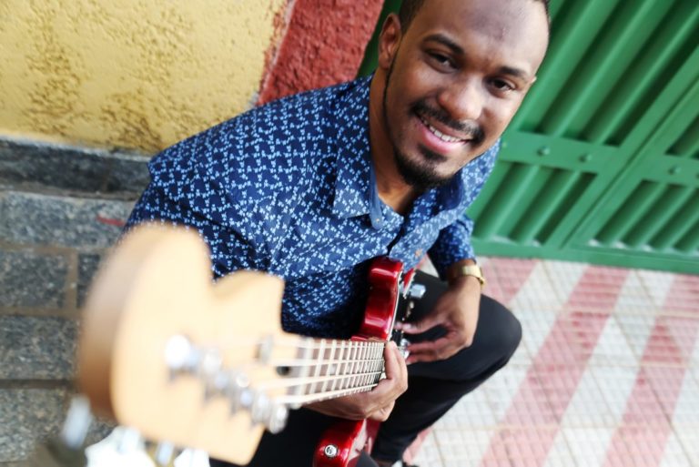 Veredas Produções - Gravação Veredas TV com Estevan Barbosa, selecionado no edital da Série BH Instrumental categoria Novos talentos. Estevan gravou com Nathan Morais, baixo e Jackson Ganga, sax.  Estúdio Leo Pires, Belo Horizonte MG. 14/05/2019. © Copyright Élcio Paraíso/Bendita  Conteúdo & Imagem | Todos os direitos reservados | All rights reserved