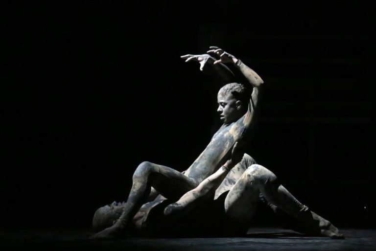 Instituto Unimed BH - "O Cão Sem Plumas" espetáculo da Cia. de Dança Deborah Colker. Grande Teatrdo SESC Palladium, Belo Horizonte MG.  05/08/2017. © Copyright Élcio Paraíso/Bendita  Conteúdo & Imagem | Todos os direitos reservados | All rights reserved