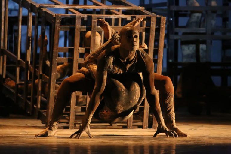 Instituto Unimed BH - "O Cão Sem Plumas" espetáculo da Cia. de Dança Deborah Colker. Grande Teatrdo SESC Palladium, Belo Horizonte MG.  05/08/2017. © Copyright Élcio Paraíso/Bendita  Conteúdo & Imagem | Todos os direitos reservados | All rights reserved